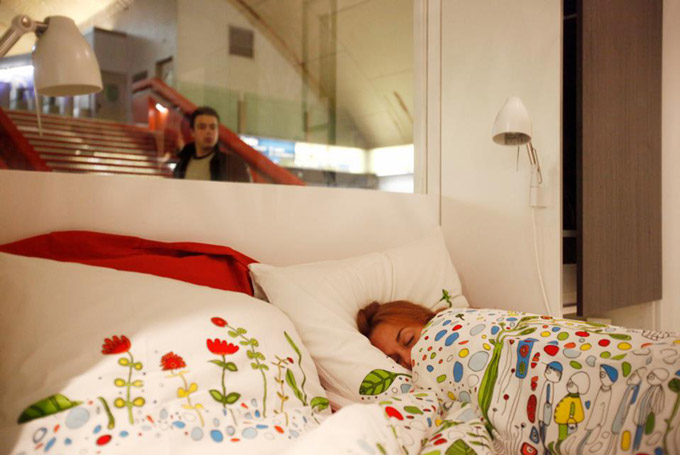ikea2b http://fastncurious.fr/wp-content/uploads/2012/01/ikea2b.jpg