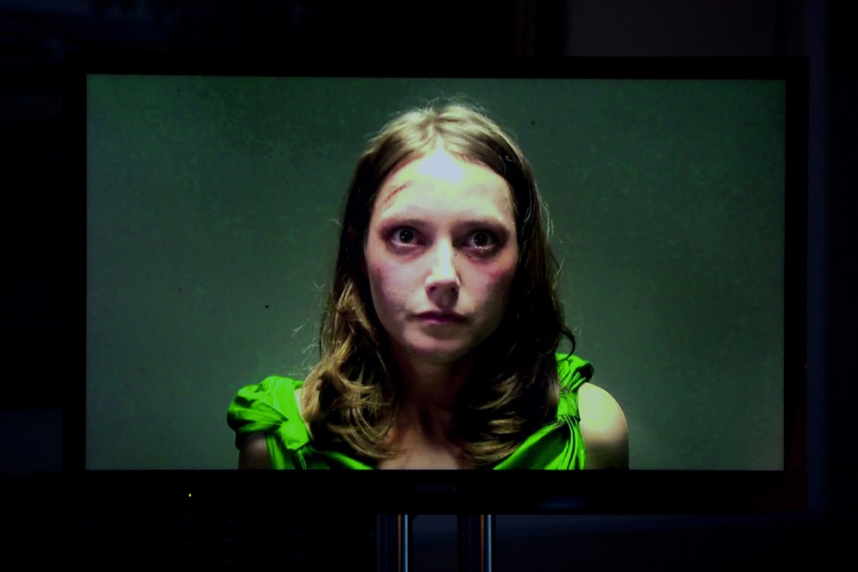 Black Mirror 1 http://fastncurious.fr/wp-content/uploads/2012/02/Black-Mirror-1-960x640.jpg