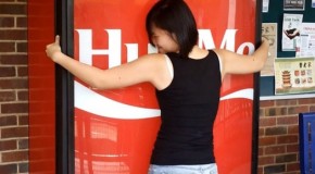 Coca-Cola se met aux Free Hugs